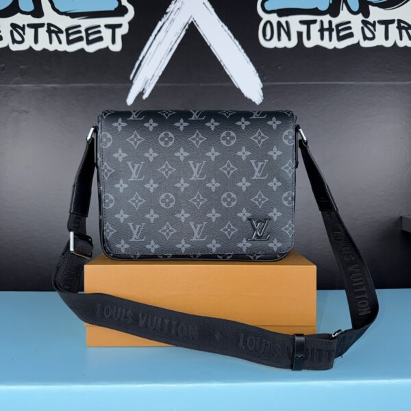 Louis Vuitton District Monogram